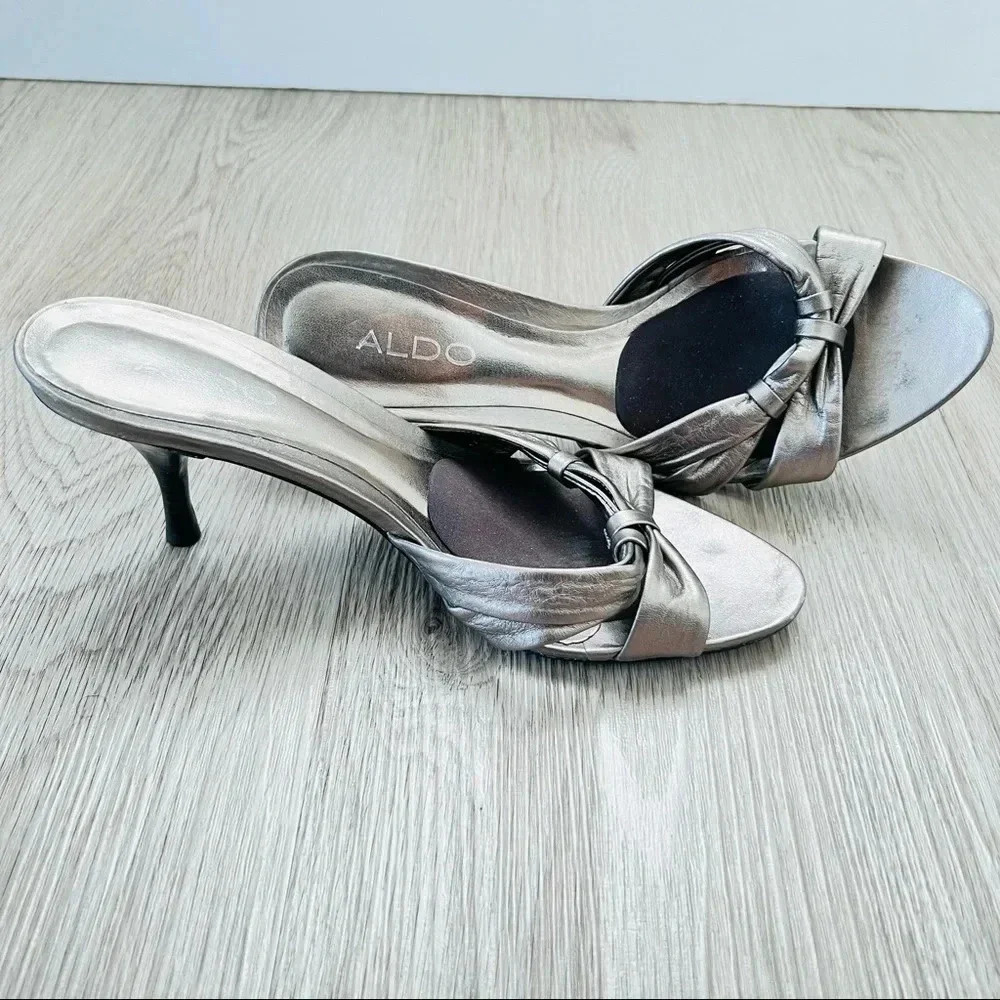ALDO WHITE GOLD LEATHER FLIP SANDALS KITTEN HEELS BOW IN FRONT SLIP ON 39